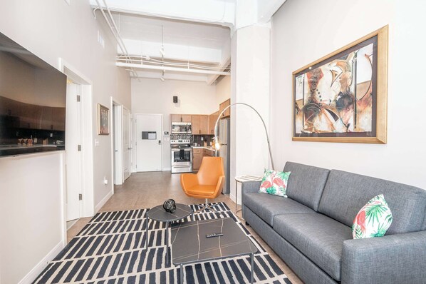 Apartment, 2 Queen-Betten, Küche, Stadtblick (The 333 Suites 302) | Wohnbereich