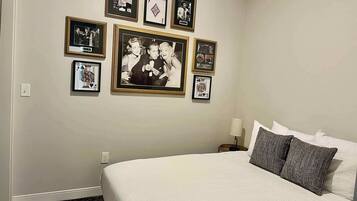 Apartment, 2 Queen Beds, Kitchen, City View (The 333 Suites 302)