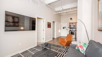 Apartment, 2 Queen Beds, Kitchen, City View (The 333 Suites 302) | Living area