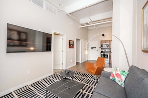 Apartment, 2 Queen Beds, Kitchen, City View (The 333 Suites 302) | Living area