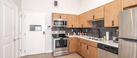 Apartment, 2 Queen Beds, Kitchen, City View (The 333 Suites 302) | Private kitchen