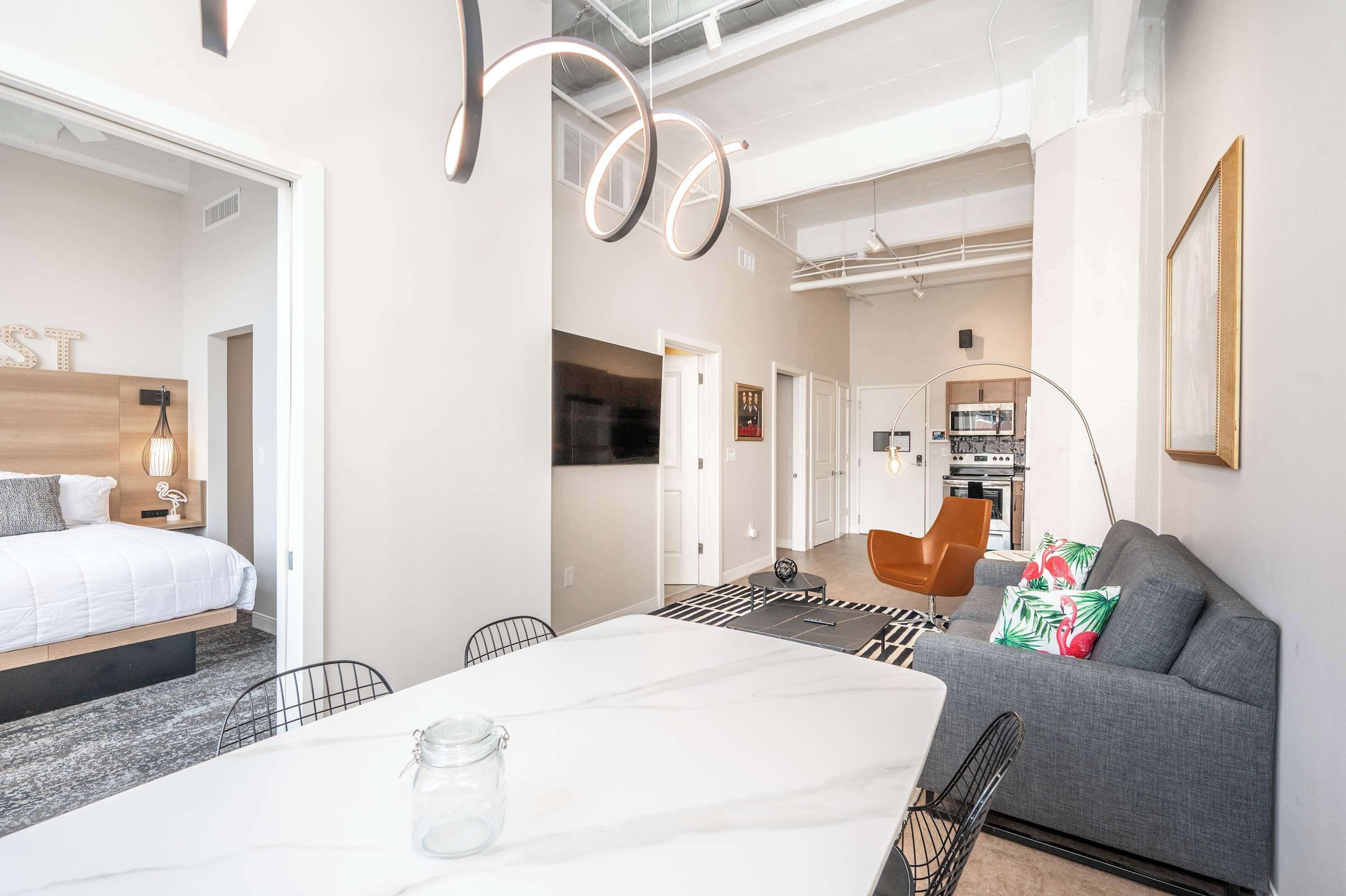 Apartment, 2 Queen Beds, Kitchen, City View (The 333 Suites 302) | Interior