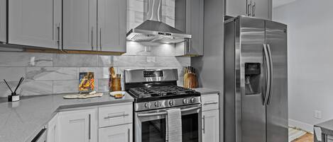 Frigorífic, microones, forn i placa de cuina