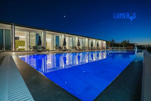 Lumeris lakeview Suites and SPA