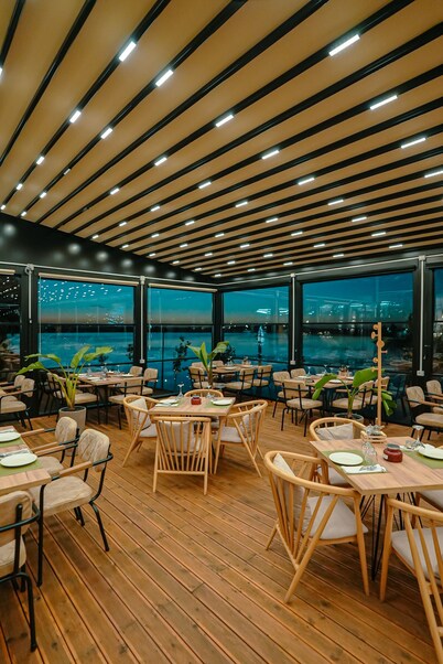 Lumeris lakeview Suites and SPA