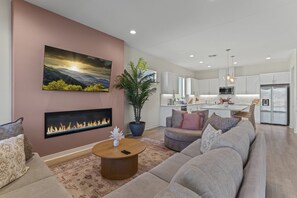 Televisión y chimenea 