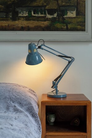 2 bedrooms, iron/ironing board, WiFi, bed sheets - Stylish Georgian Home • Prime Location Near Tram & City Centre (Edinburgh)