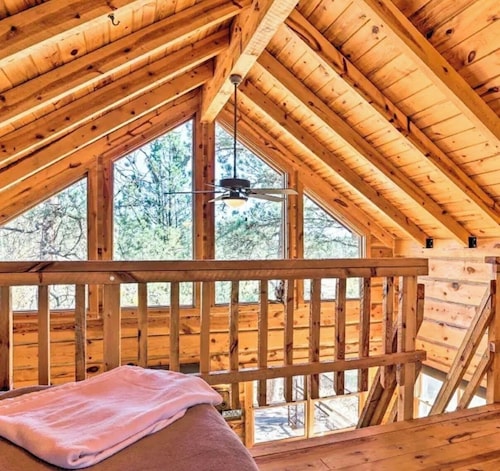 Quiet off-grid log cabin on 20 acres in the pristine Black Hills National Forest