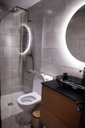 Hair dryer, towels, soap, toilet paper - Spacious Country Escape with Huge Garden & Mountain Views - Relax & Recharge (Andlau)