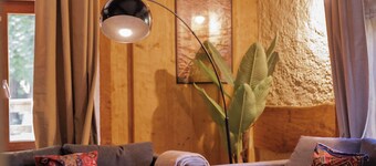 Spacious Country Escape with Huge Garden & Mountain Views - Relax & Recharge