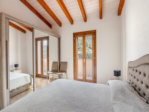 2 bedrooms, individually furnished, bed sheets - Air-conditioned Penthouse With Terrace and Parking (Badesi)