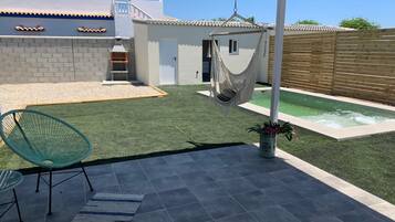 Standard House, Courtyard View | Pemandangan dari bilik
