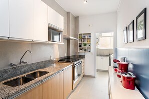 Cookware/dishes/utensils - Luxury 3bdrs Sea View in Copacabana A 2440/515 (Rio de Janeiro)