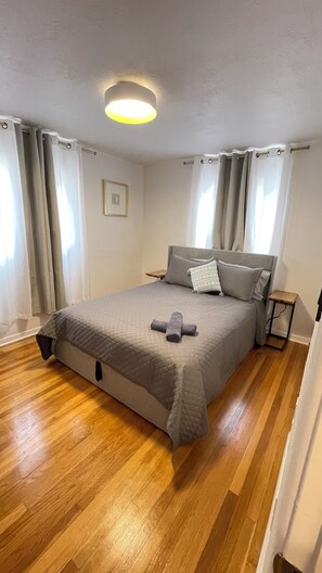 3 عدّة غرف نوم ومكواة/لوح كي وواي فاي مجانًا وملاءات أسرّة