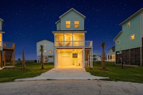 Exterior. Family Friendly 3-Bedroom Coastal Escape
