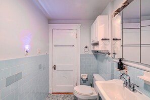 Toallas, jabón, papel de baño 