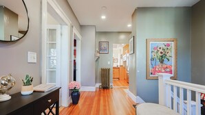 Interior - Old Brookline Charm 5 minLongwood In-Unit Laundry (Brookline)