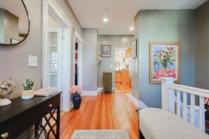 Interior - Old Brookline Charm 5 minLongwood In-Unit Laundry (Brookline)