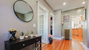 Interior - Old Brookline Charm 5 minLongwood In-Unit Laundry (Brookline)