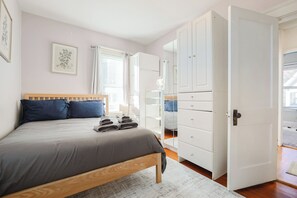 3 bedrooms, free WiFi, bed sheets - Old Brookline Charm 5 minLongwood In-Unit Laundry (Brookline)