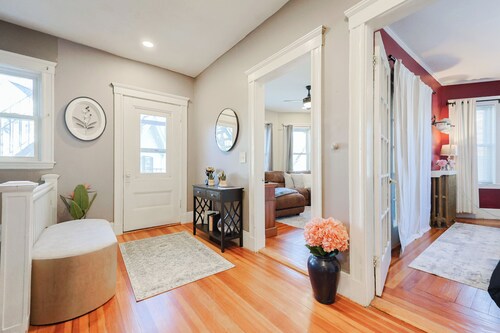 Old Brookline Charm 5 minLongwood In-Unit Laundry