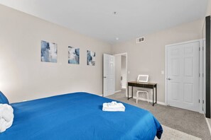 1 habitación, escritorio, tabla de planchar con plancha y wifi 