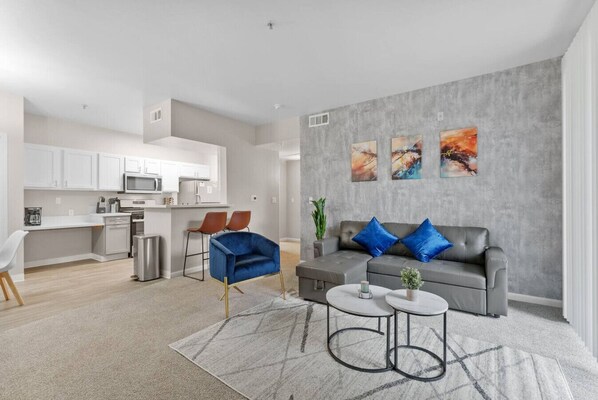 Televisión y chimenea 