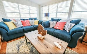 TV, books - Cozy Beach Bungalow with Multiple Decks (Surfside)