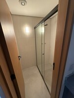 Deluxe Double Room | Bathroom | Free toiletries, hair dryer, towels, soap