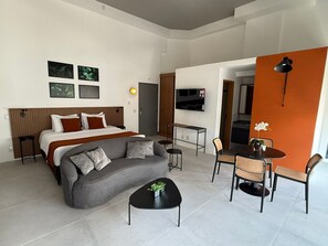 Deluxe Double Room | In-room safe, desk, laptop workspace, soundproofing