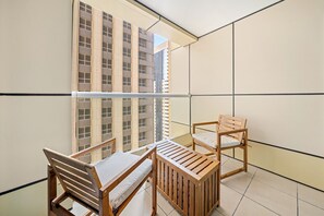 Property grounds - Contemporary 2 BD in Dubai Marina (Dubai)