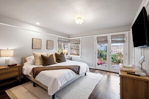 3 Schlafzimmer, Schreibtisch, Bügeleisen/Bügelbrett, Reisekinderbett