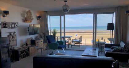 Villaloha, luxury home on the sea wall.