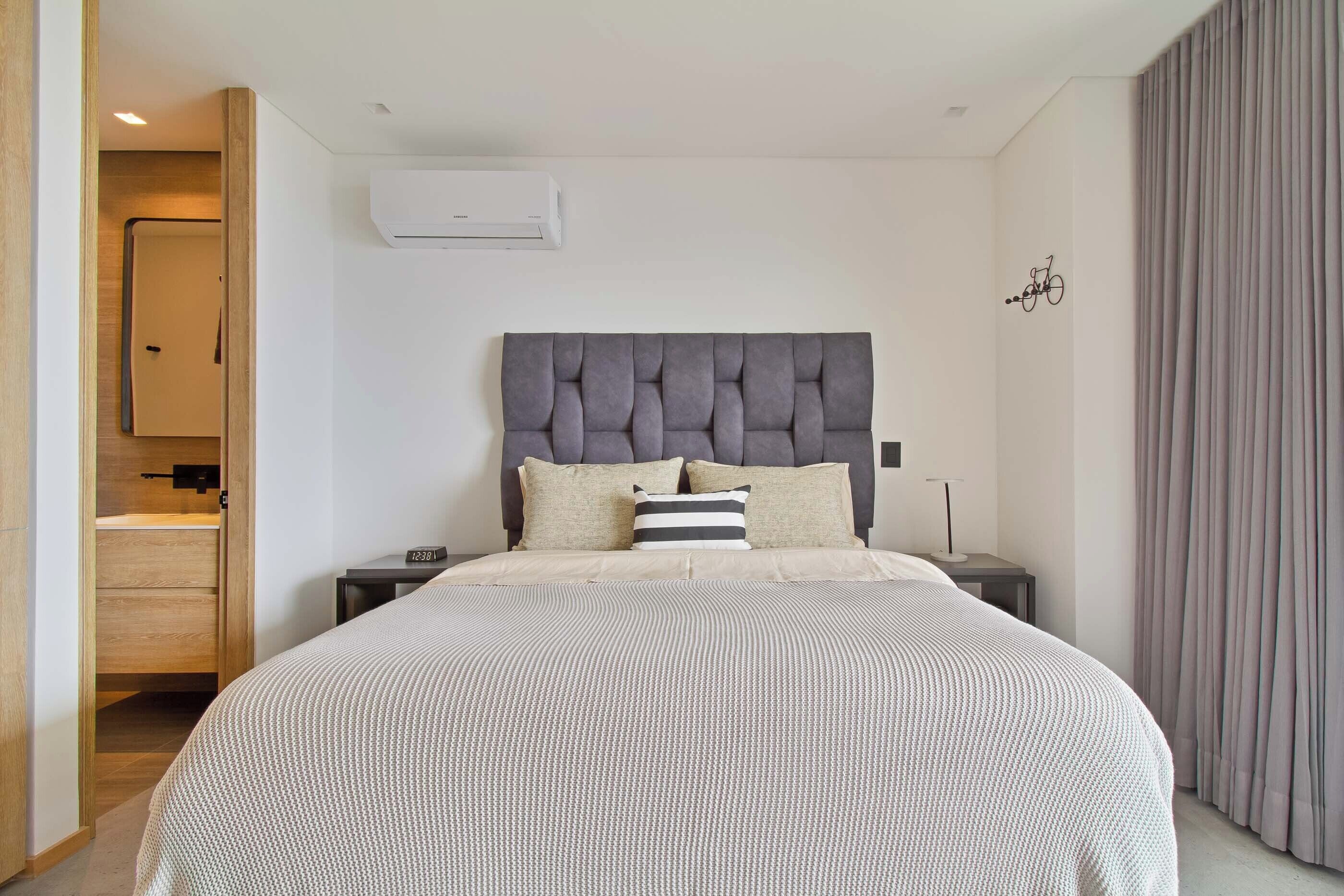 1 soverom, strykejern/-brett, internettilgang og sengetøy