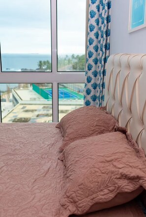 Iron/ironing board, internet, bed sheets