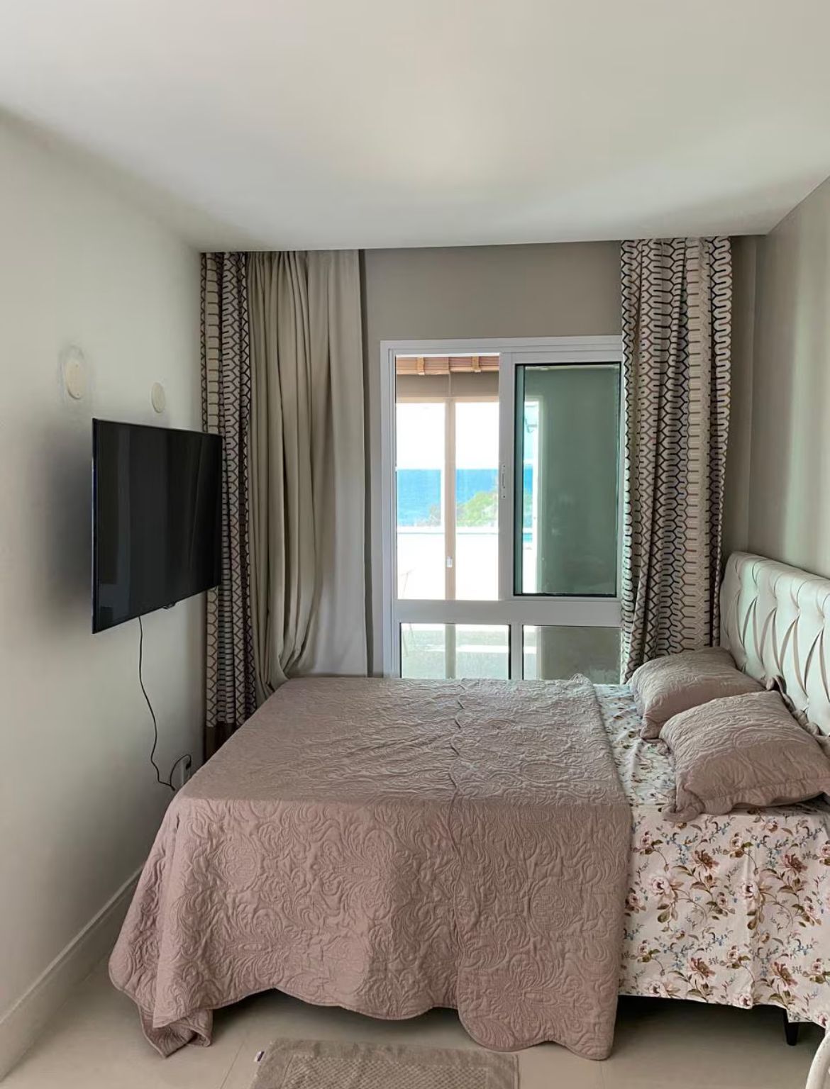 Iron/ironing board, Internet, bed sheets