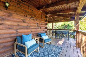 Outdoor dining - Big Buck Retreat - Douglas Lake Resort Sevierville (Sevierville)