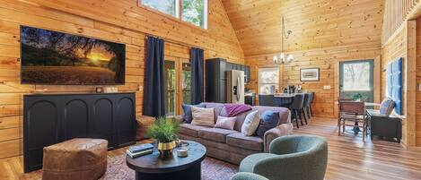 Smart TV, chimenea y videojuegos