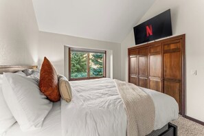 4 quartos, ferros/tábuas de passar roupa, Wi-Fi, roupa de cama