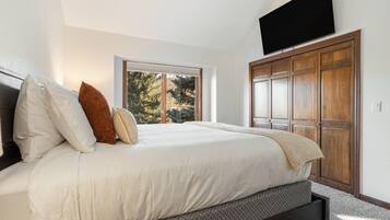 4 habitaciones, tabla de planchar con plancha, wifi y ropa de cama