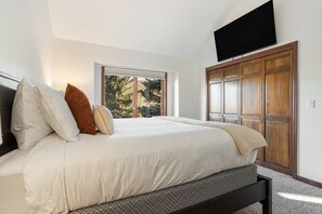 4 室のベッドルーム、アイロン / アイロン台、WiFi、ベッドシーツ