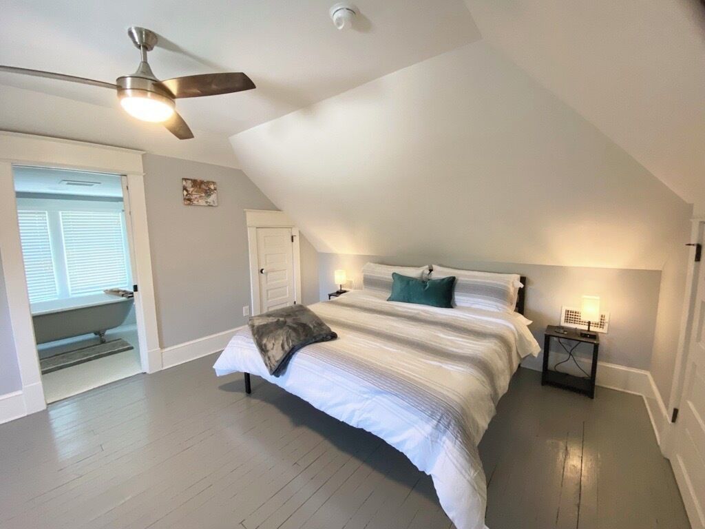 2 bedrooms, desk, iron/ironing board, travel crib