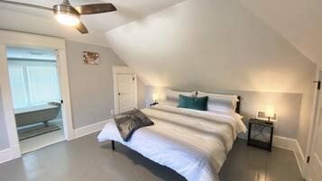 2 bedrooms, desk, iron/ironing board, travel crib