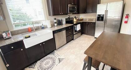 Downtown 2-Bed Loft w/ Patio, Pet & Child Friendly