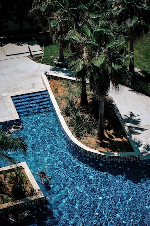 Indoor pool, seasonal outdoor pool, sun loungers