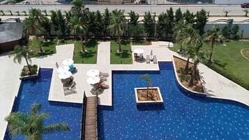 Indoor pool, seasonal outdoor pool, sun loungers