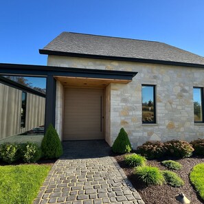 Exterior - Charming 3-bedroom house with fitness room and AC in wonderful Sheboygan (Sheboygan)