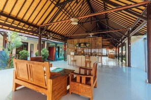 Lobby lounge - Semaya One Beach Hotel (Bali)