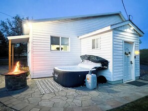 Bañera de hidromasaje al aire libre