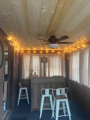 Interior - Rustic Cabin Retreat Near Cook Forest – Cozy Getaway for Nature Lovers (Vowinckel)